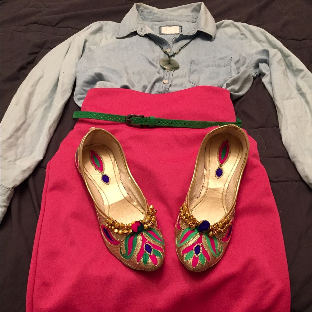NWOT Women’s Sz 6, 7 Indian Colorful Pom Pom Flats